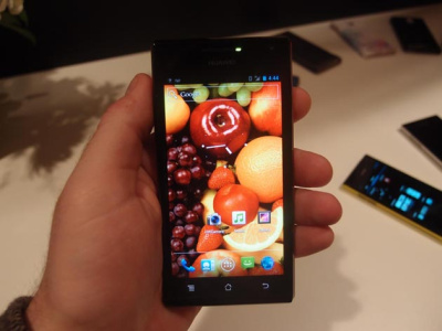 Ploniausio išmaniojo telefono titulą perima „Huawei Ascend P1 S“ Ploniausio išmaniojo telefono titulą perima „Huawei Ascend P1 S“