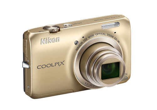 Pirmaujantieji stiliaus lenktynėse: „Nikon COOLPIX S9300“ ir  „Nikon COOLPIX S6300“