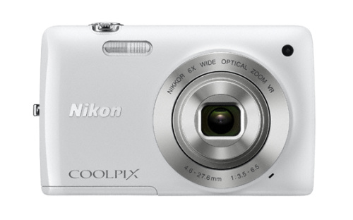 „Nikon“ papildo „COOLPIX“ asortimentą dviem naujais stilingais gaminiais – „COOLPIX S3300“ ir  „COOLPIX S4300“