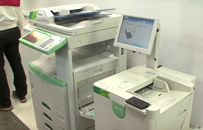 „Toshiba“ pristatė spausdintuvą su popierių plaunančiu toneriu