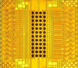 IBM superkompiuteriai naudos skylėtas optines mikroschemas