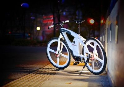 „Ferarri“ tarp dviračių: elektrinis „Street Racer“