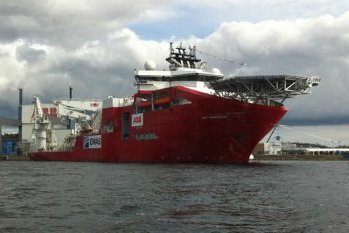 „NordBalt“ kabelį Baltijos dugnu ties modernus kompiuterizuotas laivas