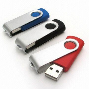 Papildomi mokesčiai už laikmenas: kompiuteris galėtų brangti 20 litų, USB laikmena – 30 proc.