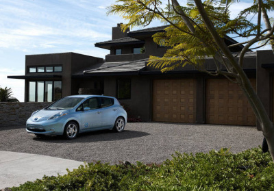 Japonai siūlo „Nissan Leaf“ naudoti kaip namų elektrinę Japonai siūlo „Nissan Leaf“ naudoti kaip namų elektrinę