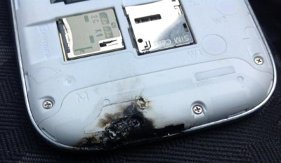 „Samsung Galaxy S III“ užsidegė ir išlydė savo korpusą „Samsung Galaxy S III“ užsidegė ir išlydė savo korpusą