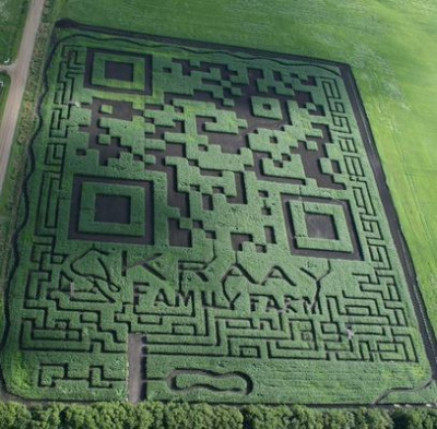 Didžiausias pasaulyje QR kodas atlieka dar ir labirinto funkciją Didžiausias pasaulyje QR kodas atlieka dar ir labirinto funkciją