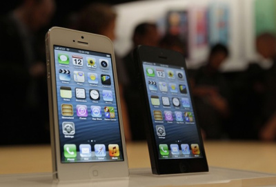 „Apple“ išmanųjį telefoną „iPhone“ turi 40 proc. amerikiečių paauglių „Apple“ išmanųjį telefoną „iPhone“ turi 40 proc. amerikiečių paauglių