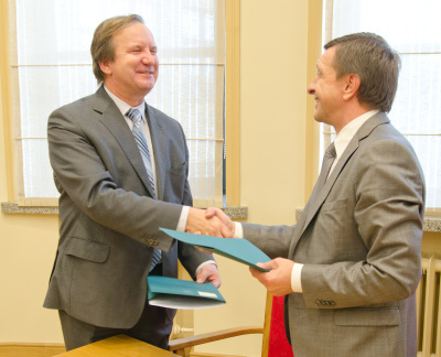 KTU kartu su UAB „Elinta“ kurs lietuviškus elektromobilius KTU kartu su UAB „Elinta“ kurs lietuviškus elektromobilius