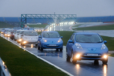 Ilgiausioje elektromobilių kolonoje − 225 „Nissan Leaf“ Ilgiausioje elektromobilių kolonoje − 225 „Nissan Leaf“