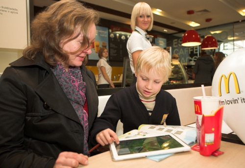 Unikaliu skaitmeninių knygų projektu Lietuvoje „McDonald‘s“ skatins vaikus skaityti