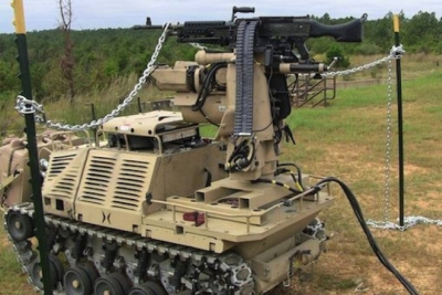 JAV koviniai robotai išmoko pliekti iš kulkosvaidžių