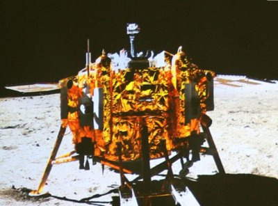 Kinijos robotas atsiuntė nuotraukų iš Mėnulio