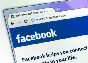 Įrašų „Facebook“ galia: baudžia kalėjimu ir gelbsti iš jo