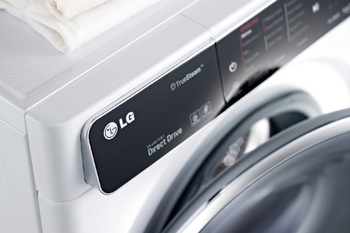 LG pristatė skalbimo mašinas, kurias NFC technologijos dėka galima valdyti išmaniuoju telefonu