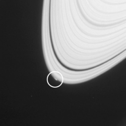 Prie Saturno gimsta... naujas mėnulis?