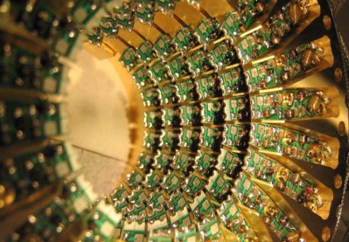 Kvantinių kompiuterių galimybės: paralelinės visatos ir už žmones protingesni robotai