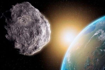 Asteroidai periodiškai atakuoja Žemę branduolinių bombų galios smūgiais