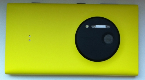 Karlas Zeisas juo didžiuotųsi: „Nokia Lumia 1020“ apžvalga