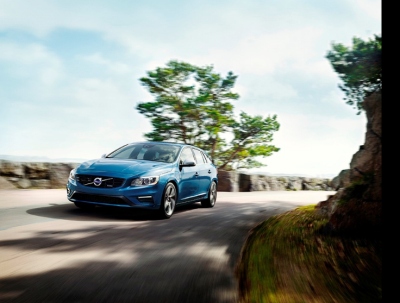 „Volvo V60 Plug-in Hybrid“ ir „R-Design“ – galingas tandemas „Volvo V60 Plug-in Hybrid“ ir „R-Design“ – galingas tandemas