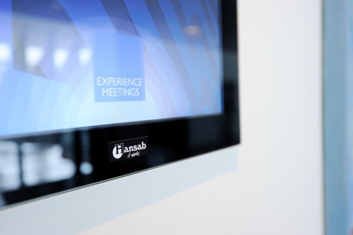 Įprastus meniu ir plakatus bei reklamas keičia skaitmeniniai ekranai Įprastus meniu ir plakatus bei reklamas keičia skaitmeniniai ekranai