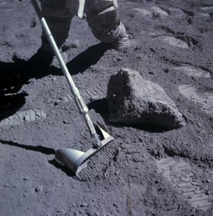 Atgal į Mėnulį: kas pirmas Mėnulyje atras gyvybės fosilijų?