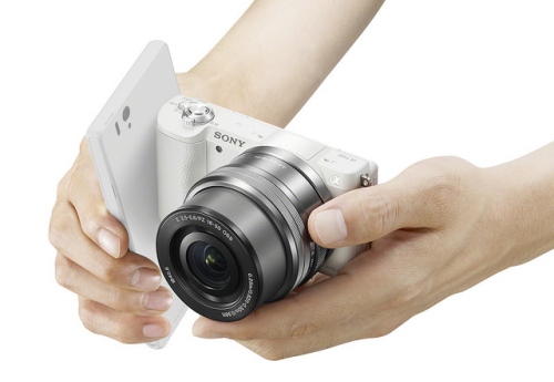 „Sony“ pristato mažiausią fotoaparatą su keičiamu objektyvu pasaulyje