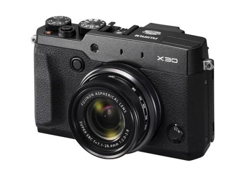 „Fujifilm“ pristato aukščiausios klasės fotoaparatą „X30“