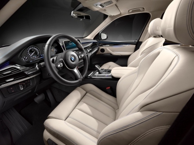 BMW įsileido į hibridinio „BMW Concept X5 eDrive“ vidų