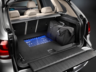 BMW įsileido į hibridinio „BMW Concept X5 eDrive“ vidų
