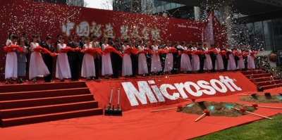 Kinija spaudžia „Microsoft“ prie sienos