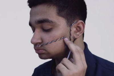 Šešiolikmetis iš Indijos sukūrė prietaisą, kuris kvėpavimą paverčia kalba