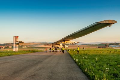 Aviatorių konferencijoje pristatytas vien saulės energija varomas lėktuvas
