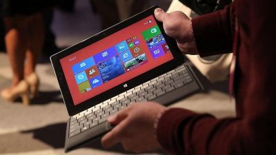 „Microsoft“ daugiau nebeprekiaus planšetėmis „Surface Pro 2“