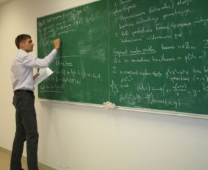 Kalifornijos universiteto matematikas Kęstutis Česnavičius: „Daug sunkiau išmokytimoksleivius kūrybingumo, nei priversti juos „iškalti“ formules“