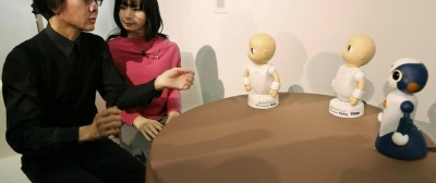 Japonai ruošiasi pardavinėti nesąmones pliurpiančius robotus