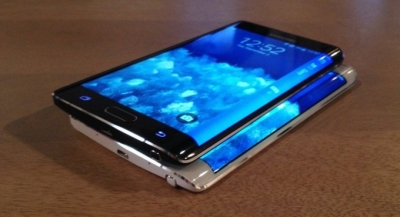 „Galaxy S6“ turės modifikaciją su užlenktu ekranu iš abiejų pusių