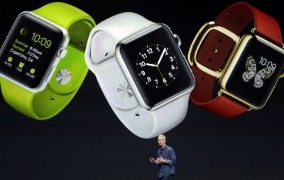 Aktyviai naudojant „Apple Watch“, baterija atlaikys vos 3–4 valandas