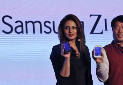 Pirmas „Samsung“ telefonas su „Tizen“: nusivylimas ir kritika