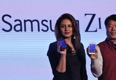Pirmas „Samsung“ telefonas su „Tizen“: nusivylimas ir kritika Pirmas „Samsung“ telefonas su „Tizen“: nusivylimas ir kritika