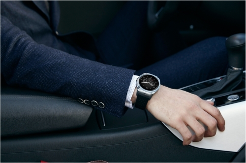 LG pristato LTE ryšio išmanųjį laikrodį „LG Watch Urbane LTE“