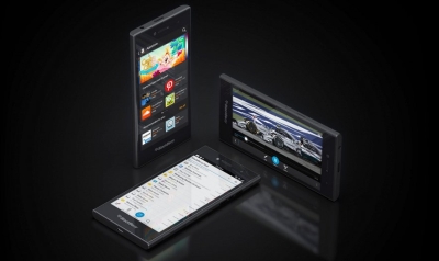 „BlackBerry“ pristatė išmaniojo telefono prototipą su iš abiejų šonų išlenktu ekranu