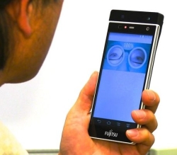 „Fujitsu“ į išmaniuosius telefonus įdiegs identifikavimo pagal akies rainelę sistemą