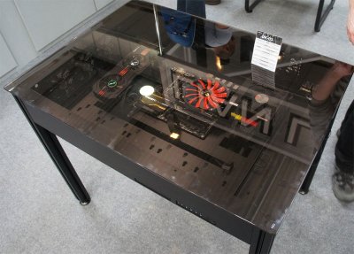 „Lian Li“ stalo formos kompiuteriu korpusai