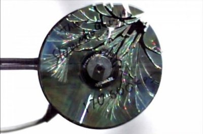 Sulėtintas kompaktinio disko sprogimas – gražiau už fejerverkus