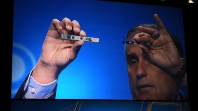 „Intel“ parodė telefonams skirtą jutiklį „RealSense“