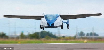 Nukrito pirmasis pasaulyje skraidantis automobilis