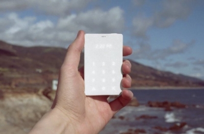 „Light Phone“ – pigus ir itin paprastas telefonas, kraunamas kas 20 dienų „Light Phone“ – pigus ir itin paprastas telefonas, kraunamas kas 20 dienų