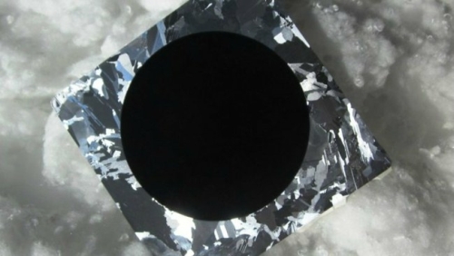 Juodojo silicio fotovoltiniai elementai rengiasi kovai
