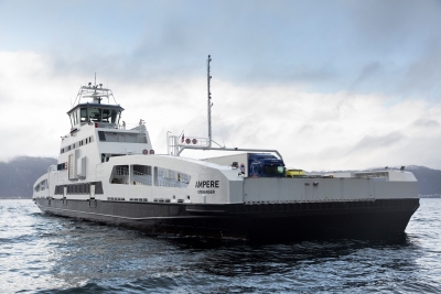 Pirmasis pasaulyje elektrinis keltas plaukioja Norvegijoje Pirmasis pasaulyje elektrinis keltas plaukioja Norvegijoje